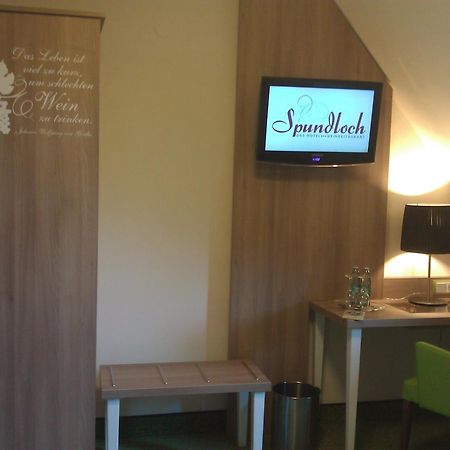 Spundloch- Das Hotel & Weinrestaurant Veitshochheim Bagian luar foto
