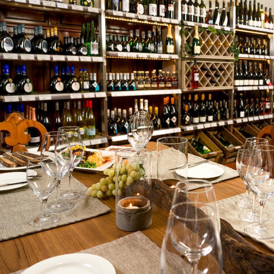 Spundloch- Das Hotel & Weinrestaurant Veitshochheim Bagian luar foto