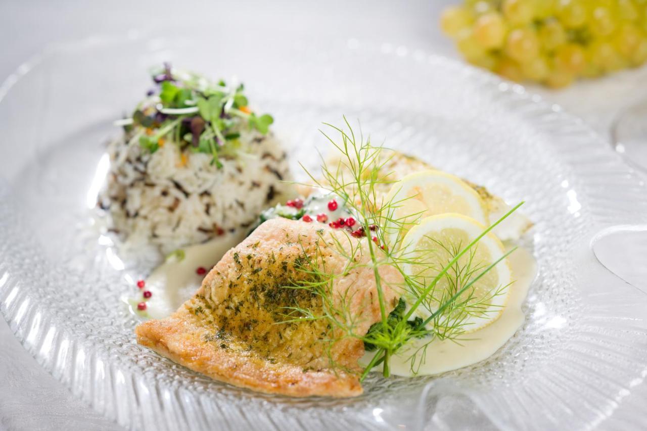 Spundloch- Das Hotel & Weinrestaurant Veitshochheim Bagian luar foto