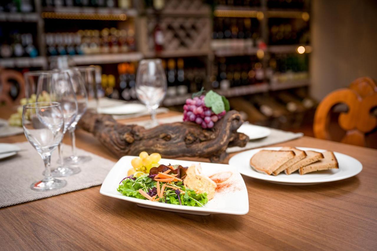 Spundloch- Das Hotel & Weinrestaurant Veitshochheim Bagian luar foto