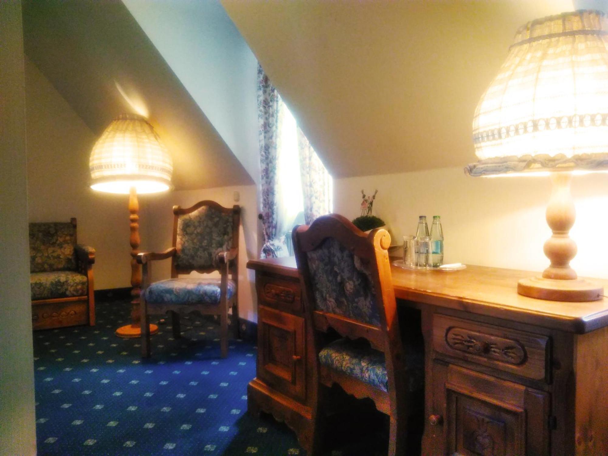 Spundloch- Das Hotel & Weinrestaurant Veitshochheim Bagian luar foto